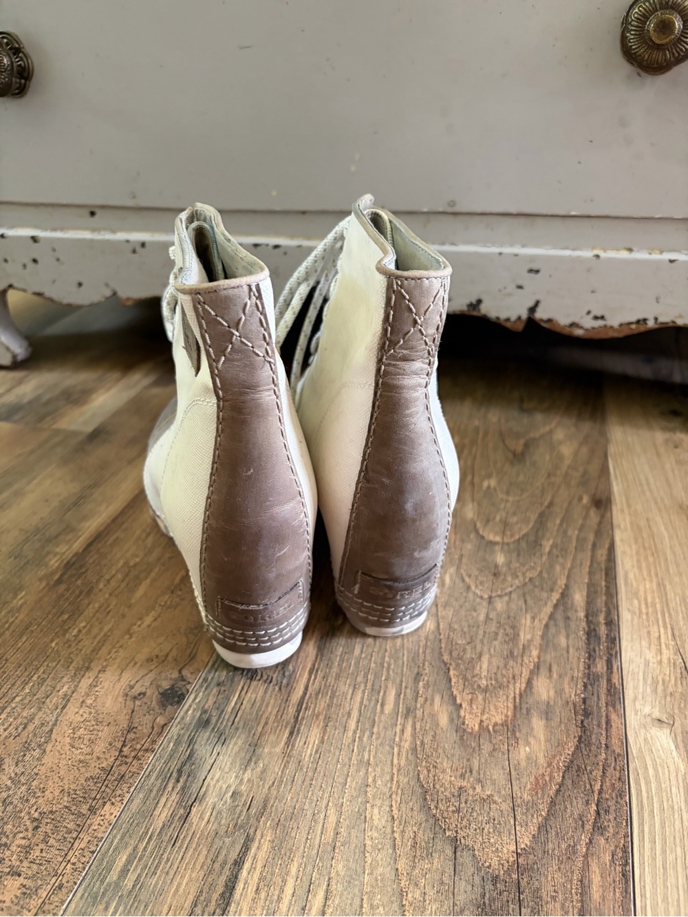 Sorel Two-Tone Lace-Up Women's Ankle Boots in Brown and Cream - Picture 3 of 6
